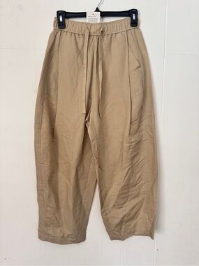NWT Darling Society linen balloon/barrel pants in a neutral tan/khaki.